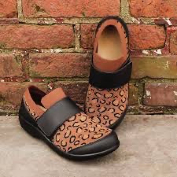 NEW Traq by Alegria Qwik Sneaker Slip on Walking Shoe Leopard 38 EUR 8-8.5 US - Picture 11 of 11